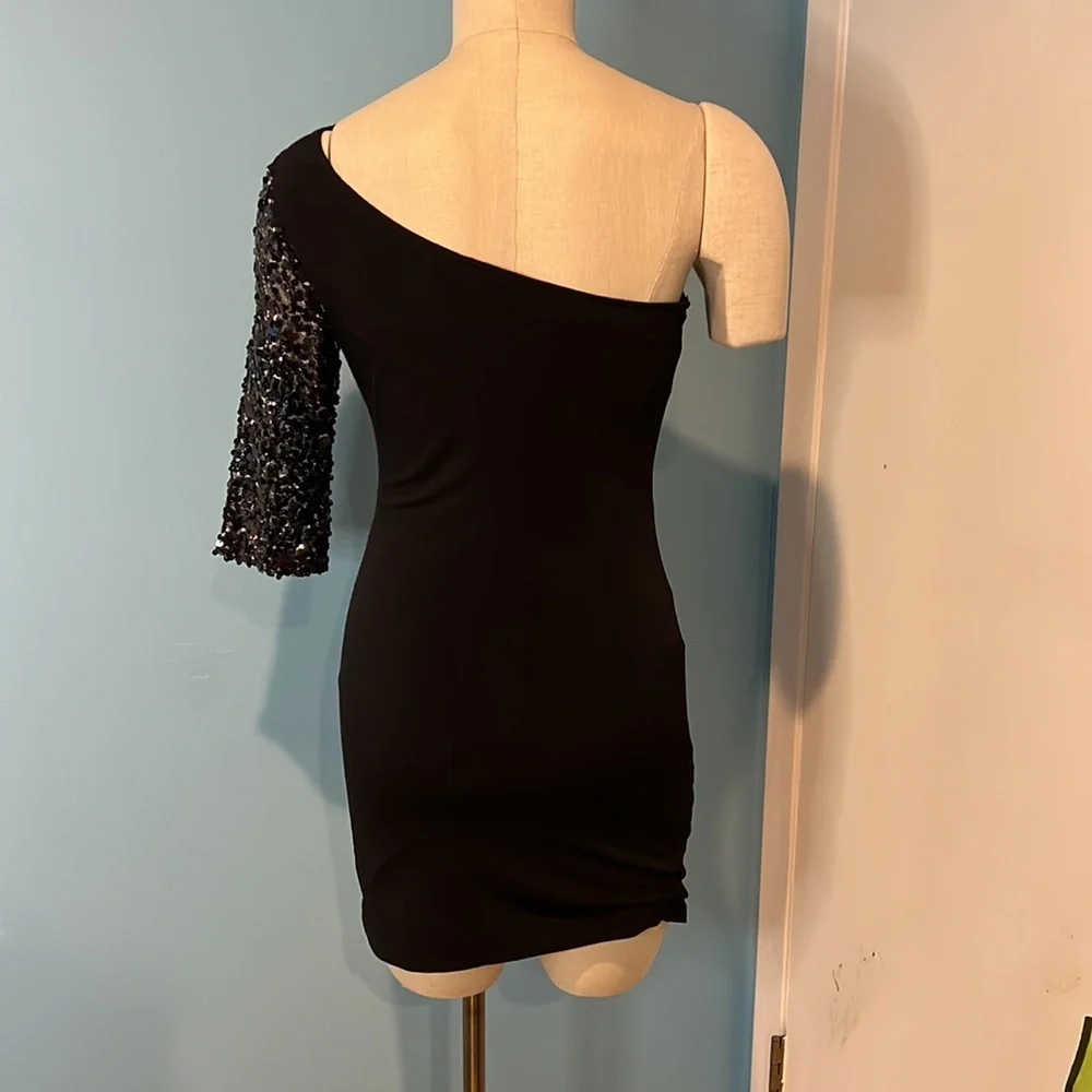 Size small little black dress with sequins Euc - Picture 2 of 3